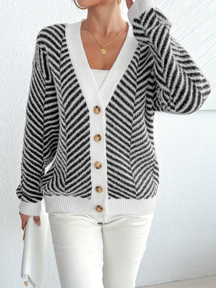 Norde | Monochrome Chic Cardigan